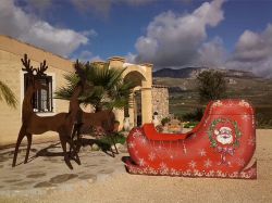 La casa di Babbo Natale a Sciacca, Sicilia. Da inizi dicembre sino all'Epifania, questa graziosa cittadina della provincia di Agrigento ospita la dimora di Babbo Natale messa a disposizione ...