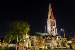 La cattedrale di Leicester fotografata di notte. E' famosa per ospitare la tomba di Re Riccardo III d'Inghilterra - © Jacek Wojnarowski / Shutterstock.com 