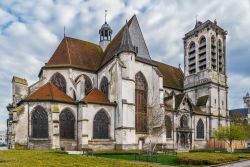 La chiesa di Saint-Nizier nella città di Troyes, Francia: la sua costruzione risale al XVI° secolo. Di particolare pregio è il coro con le finestre ogivali e le vetrate.
