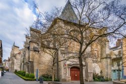 La chiesa di San Giovanni al Mercato a Troyes, Francia. Ricostruita nel XVI° secolo, ospita molte statue del Cinquecento.
