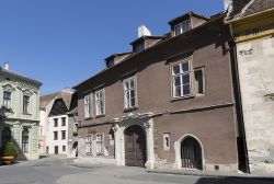 La cittadina storica di Sopron, Ungheria. Questa località è famosa per la produzione di vino rosso e bianco, una delle poche di tutta l'Ungheria - © posztos / Shutterstock.com ...