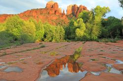 La Double Cathedral Rock a Sedona, Arizona (USA): queste imponenti pietre di arenaria naturale rappresentano uno degli skyline più suggestivi della città e sono fra i luoghi più ...