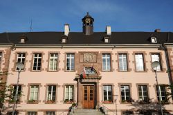 La facciata del Palazzo Municipale di Thann, Alsazia (Francia).

