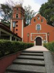 La facciata del tempio Santo Santiago a Uruapan, Messico.

