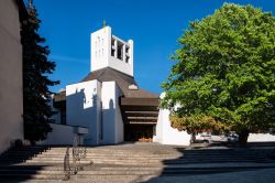 La moderna chiesa di Herz-Jesu a Briga, Svizzera.
