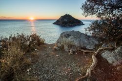 La natura incontaminata di Bergeggi e dell'isolotto di Sant'Eugenio nel mar Ligure (provincia di Savona).
