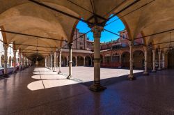 La Piazzetta dei Servi di Maria e la Chiesa di Santa Maria dei Servi a Bologna- © ValerioMei / Shutterstock.com