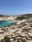 La pittoresca spiaggia di Faneromeni sull'isola di Antiparos, Cicladi, Grecia. E' un'ottima destinazione per vacanze con famiglia e bambini.
