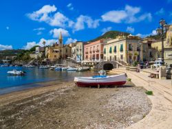 La spiaggia della Marina di Lipari, isole Eolie - © Diego Fiore / Shutterstock.com