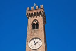 La Torre del Campanone con l'Orologio a Santarcangelo ...