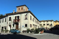 Il Palazzo Gotti in centro a Lajatico in Toscana: è la città di Andrea Bocelli