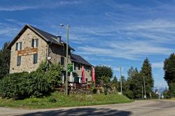 L'Auberge des Seiglières a Chamrousse, Francia: questa locanda si trova ai margini del bosco  sulla slaita per Chamrousse - © Pierre Jean Durieu / Shutterstock.com