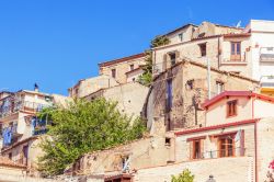 Le case affastellate del borgo di Bova Superiore in Calabria