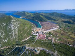 Le famose saline di Ston fotografate dall'aereo, regione dalmata (Croazia).

