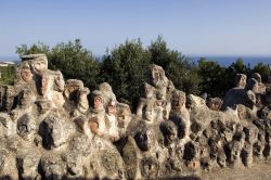 Le sculture del Bentivegna, nel Giardino Incantato di Sciacca in Sicilia - © luigi nifosi / Shutterstock.com