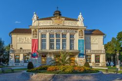 L'elegante teatro di Klagenfurt, Austria. E' stato progettato dallo studio di architettura viennese  Fellner & Helmer e completato nel 1910.
