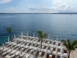 Lido attrezzato sul mare di Trappeto in Sicilia - © lensfield / Shutterstock.com