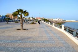 Lungomare, Dakhla: trovandosi su una pensisola, ...