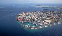 Male: vista aerea della capitale delle Maldive. ...