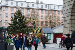 Mercatino di Natale nel quartiere di Barmen a Wuppertal, Germania. Questa graziosa località del Nord Reno-Westfalia è adagiata lungo un'ansa del fiume Wupper - © Elena ...
