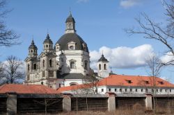 Monastero barocco di Paaislis a Kaunas (Lituania) - © Vaida / Shutterstock.com