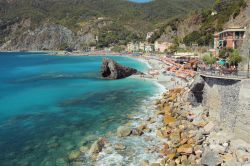 Monterosso al Mare, Cinque Terre, Italia - Assieme a Vernazza, Corniglia, Manarola e Riomaggiore, Monterosso al Mare è uno dei cinque borghi situato nel frastagliato tratto di costa della ...