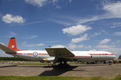 Aereo d'epoca, del periodo della guerra fredda esposto al Bruntingthorpe Airfield di Leicester, dove trovato un vero museo denominato Cold War Jets - © david muscroft / Shutterstock.com ...