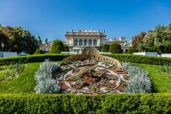 Orologio dello Stadtpark di Vienna, il più grande parco nel centro della capitale dell'Austria - © Kiev.Victor / Shutterstock.com