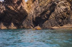 Paesaggio naturale nei pressi di El Hoceima, Marocco. Situata nei pressi di Ajdir, è una delle principali città della regione montuosa del Rif oltre che porto del Mediterraneo.
 ...