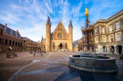 Palazzo Binnenhof a L'Aia, Olanda. Sede degli incontri degli Stati Generali, il parlamento olandese, questo edificio storico è il centro della vita politica del paese.
