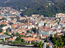 Il panorama del centro storico di Borgosesia in Piemonte - © Bergo Roberto - Wikipedia.