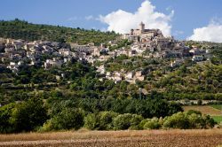 Panorama di Capestrano il borgo della provincia de l'Aquila in Abruzzo