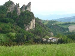 Panorama di Monteveglio, provincia di Bologna, Emilia Romagna. Il parco regionale dell'abbazia di Monteveglio è stato istituito nel 1955: ospita piccoli mammiferi ma anche cinghiali ...