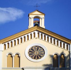 Particolare di una chiesa nel centro di Diano Marina in Liguria