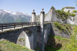 Passeggiata verso il Forte di Fenestrelle, la gigantesca fortezza abbandonata del Piemonte
