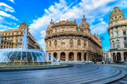 Piazza De Ferrari, la piazza principale di Genova, Liguria.
