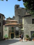 Piazza Trieste a Serra Pistoiese, località del comune di Marliana, in Toscana - © Fluctuat - CC BY-SA 3.0, Wikipedia