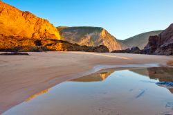 La spiaggia di Morrocao a Vila do Bispo in Algarve, Portogallo