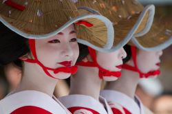 Ragazze Geiko a Kyoto durante il Gion Matsuri festival in Giappone