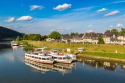 Renania-Palatinato, Germania: vista sulla città di Trier (Treviri) e il fiume Mosella (Mosel) in una giornata di sole.