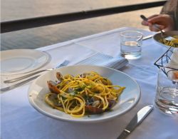 Ristorante con vista mare a Ischia.