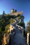 Rocca della Guaita, Repubblica di San Marino. Restaurata nel 1930, è ora accessibile ai visitatori. Si tratta della più antica delle tre torri che dominano la città di San ...