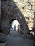 Una porta medievale lungo le mura di Roseto Capo Spulico, borgo costiero della Calabria  - © Luigino~itwiki - GFDL - Wikipedia