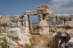 Rovine della antiche fortificazioni della città di Siracusa, Sicilia.

