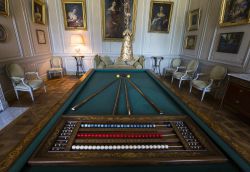 Sala da biliardo al castello di La Motte-Tilly, Francia. Questa splendida dimora di campagna situata nella regione della Champagne-Ardenne venne fatta costruire a partire dal 1754 dall'abate ...