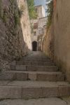 Scalinata in pietra nel borgo di Castelcivita in Campania