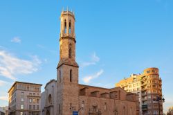 Uno scorcio della cittadina di Xativa, nella provincia di Valencia, con la chiesa di Sant'Agostino, Spagna.



