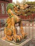 Scultura in ceramica di un drago di fronte al museo di Datong, Cina.



