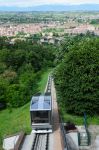 Uno scorcio panoramico sulla funicolare di Mondovì, Piemonte, Italia. Nel 1926, a quasi 40 anni dall'inaugurazione, la funicolare vede la sostituzione delle vetture originali con ...