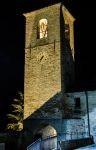 Il campanile del castello di montegridolfo fotografato di notte